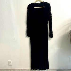 Kranda Maxi Dress with lace sleeves